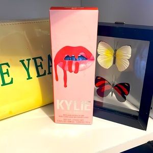 Kylie Jenner Matte liquid lipstick and lip liner